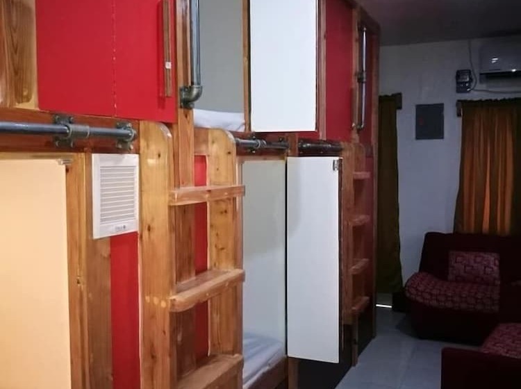 تختخواب در اتاق مشترک, 8th Street Hostel