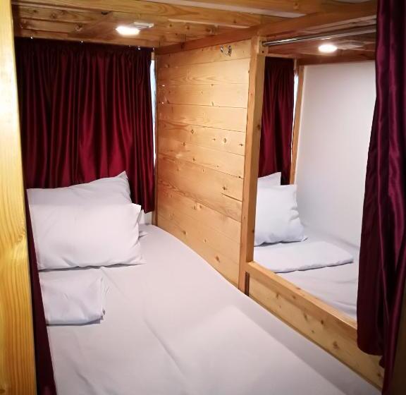 تختخواب در اتاق مشترک, 8th Street Hostel