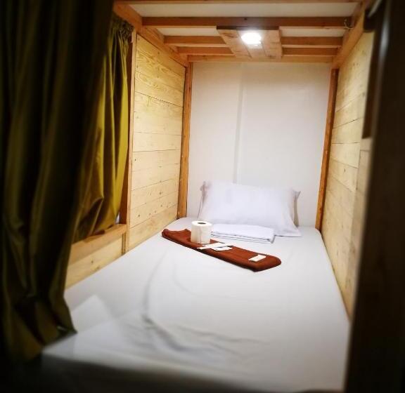 تختخواب در اتاق مشترک, 8th Street Hostel