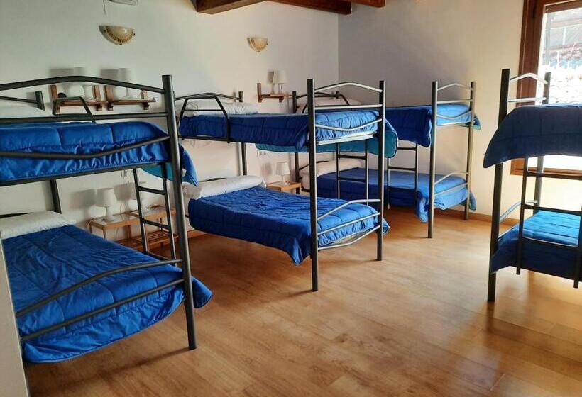 تختخواب در اتاق مشترک, La Casa De Mi Abuela