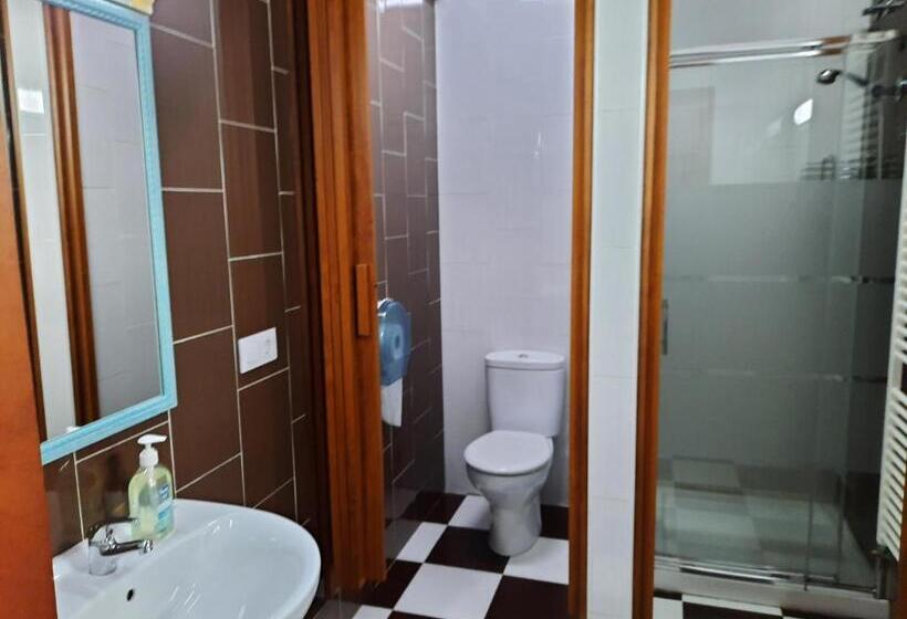تختخواب در اتاق مشترک, La Casa De Mi Abuela