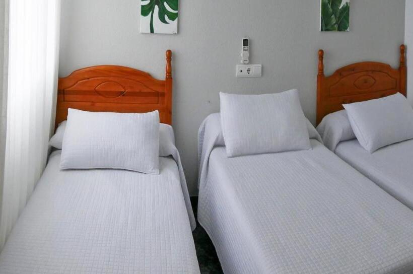Номер Стандарт Трехместный, Hostal Al Andalus