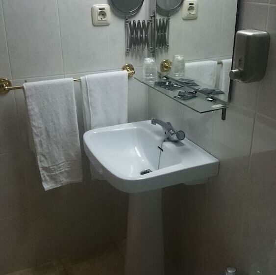 スタンダードトリプルルーム, Hostal Barbate