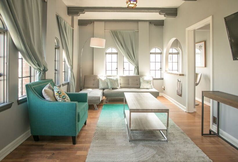 Quarto Ático, Broadlind