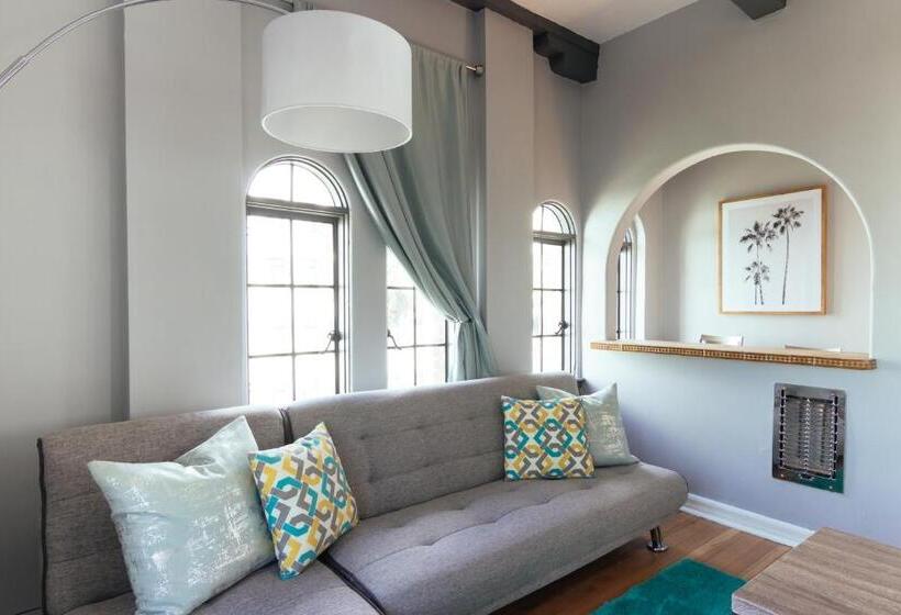 Quarto Ático, Broadlind