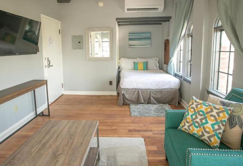 Quarto Ático, Broadlind
