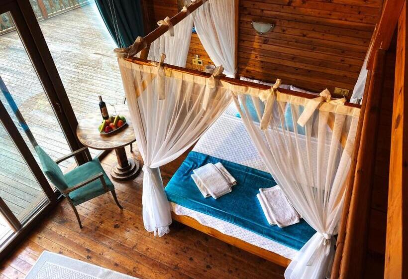 Bungalow Familiar, Kabak Armes