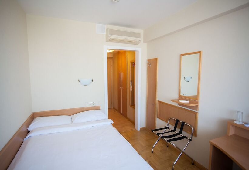 اتاق استاندارد یک نفره, Azimut Hotel Siberia