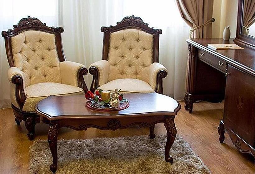 סוויטה, Astoria Grand