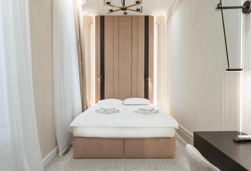 디럭스 룸 킹사이즈 침대, Astoria Grand