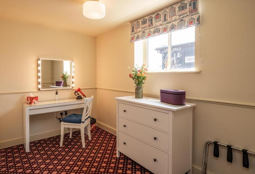 سوییت سوپریور با چشم‌انداز دریا, Bridport Arms