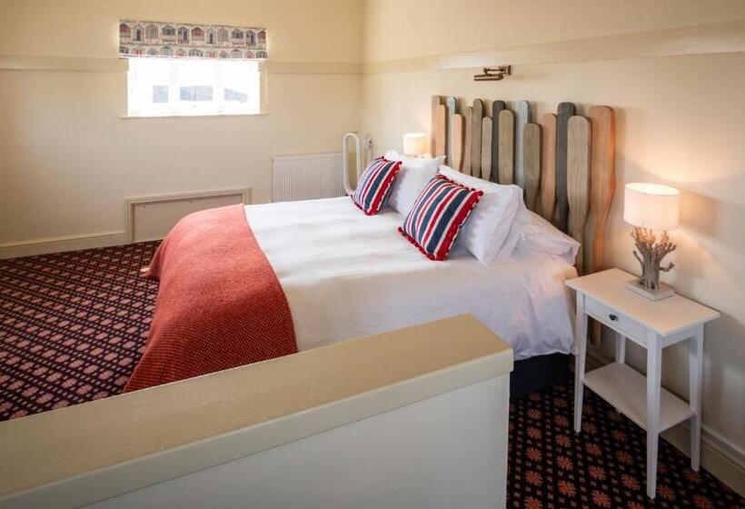 سوییت سوپریور با چشم‌انداز دریا, Bridport Arms