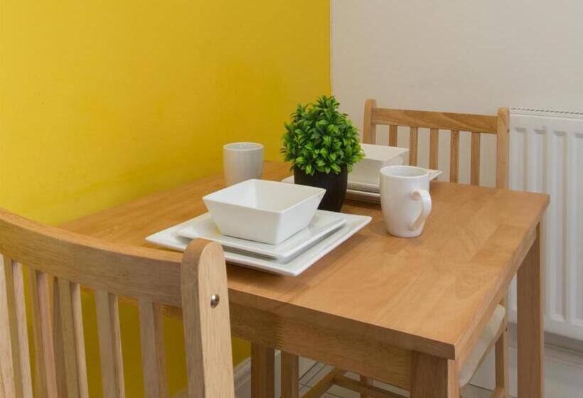 חדר סטנדרד יחיד חדר אמבטיה משותף, Townhouse @ West Avenue Crewe