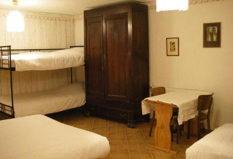 Семейный Номер, La Maison Bleue
