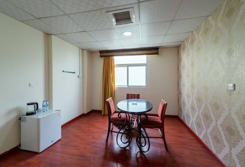 اتاق اجرایی با چشم‌انداز دریا, Mermaid Beach Hotel Llc