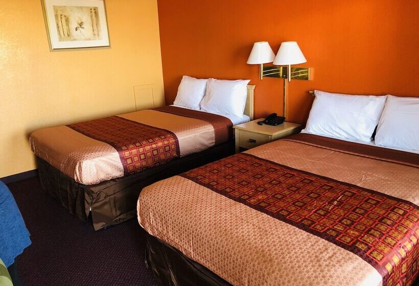 Номер Стандарт 2 Двуспальные Кровати, Hutchinson Inn