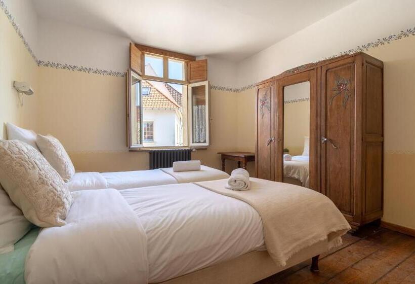 Quarto Estandar, De La Plage