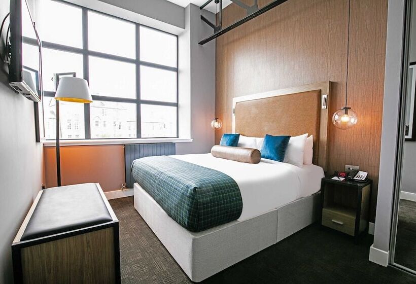 سوییت اجرایی, Sandman Signature Aberdeen Hotel & Spa