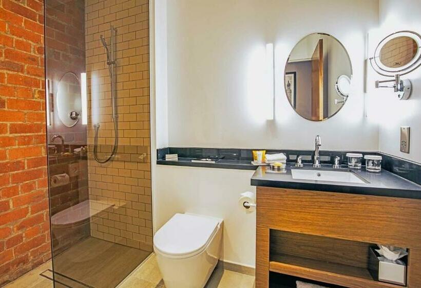 اتاق استاندارد با تخت بزرگ, Sandman Signature Aberdeen Hotel & Spa
