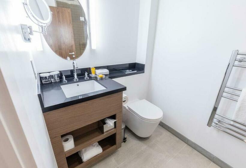 سوئیت با تخت بزرگ, Sandman Signature Aberdeen Hotel & Spa