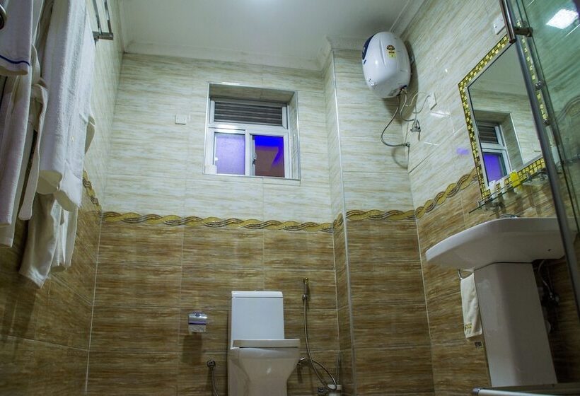 اتاق استاندارد, Eliana Kampala