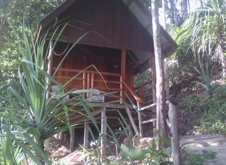 بنگله خانوادگی, Jungle Hill Beach Bungalow