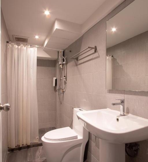 اتاق سوپریور چهار تخته, Sleep With Me Bangkok  Bts Phra Khanong