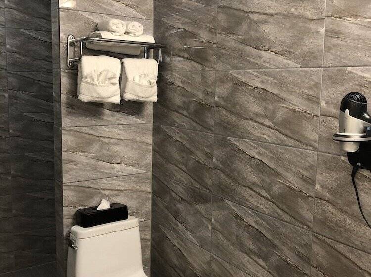带2个双人床的标准工作室, The Vue Express @ 39th Street
