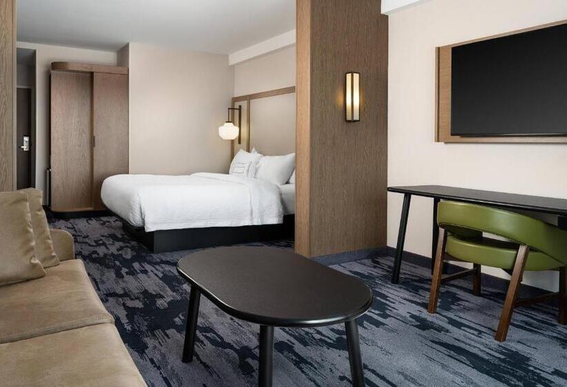 带大床的套房, Fairfield Inn & Suites By Marriott South Kingstown Newport Area