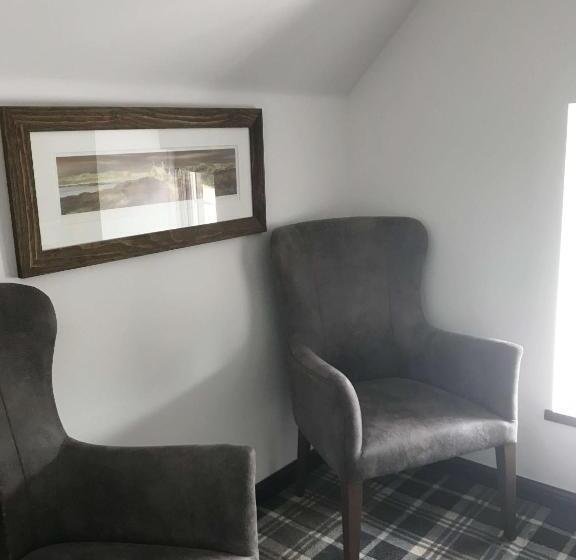Полулюкс, Edinbane Lodge