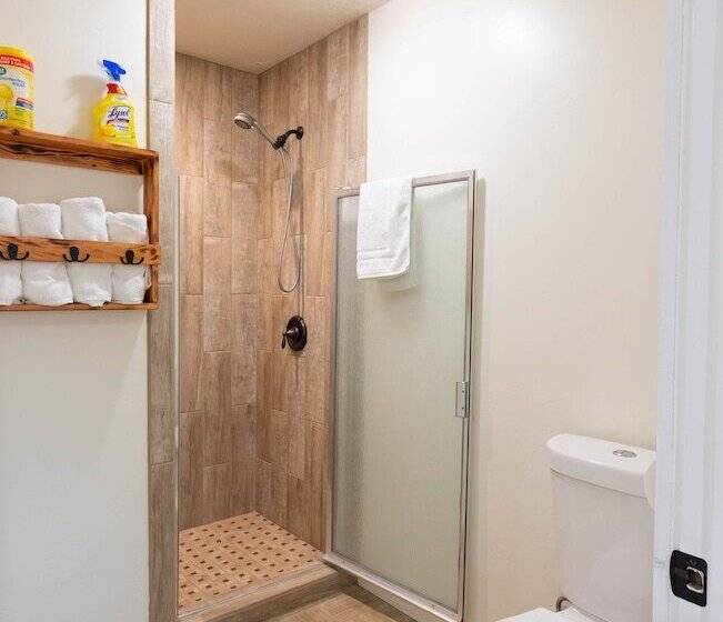 Номер Стандарт, Hurricane Hideaway Lodging