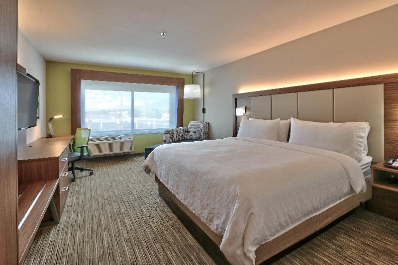 适合残疾人士使用的带超级大床的标准间, Holiday Inn Express & Suites - Albuquerque East, An Ihg
