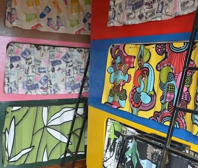 تختخواب در اتاق مشترک, Hostal La Casa Azul
