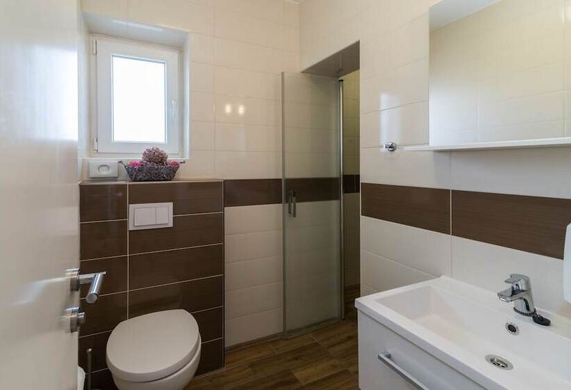 اتاق استاندارد, Apartments & Rooms Lavanda