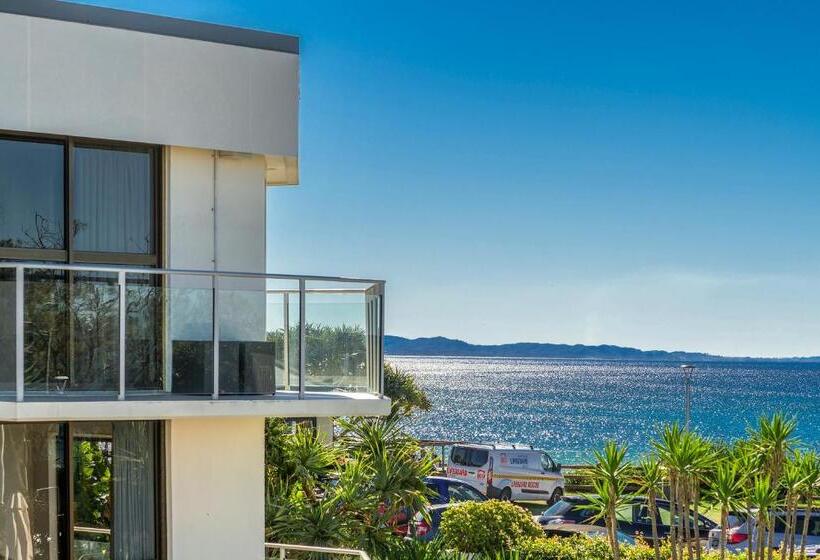 オーシャンビューの２ベッドルームデラックスアパート, Bayview Beachfront Apartments, In Town Right On The Beach