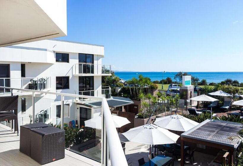 オーシャンビューの２ベッドルームデラックスアパート, Bayview Beachfront Apartments, In Town Right On The Beach