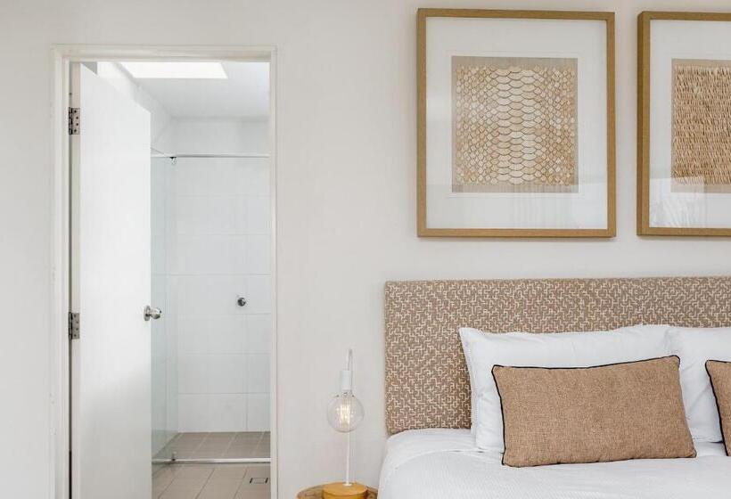 Apartamento Ático 2 Quartos, Bayview Beachfront Apartments, In Town Right On The Beach