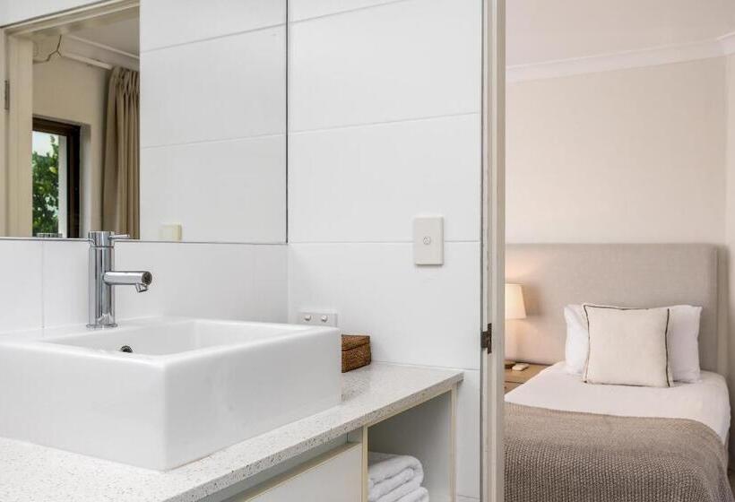 ペントハウス２ベッドルームアパート, Bayview Beachfront Apartments, In Town Right On The Beach