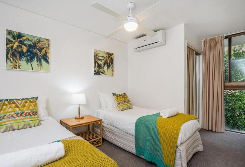 オーシャンビューの２ベッドルームデラックスアパート, Bayview Beachfront Apartments, In Town Right On The Beach