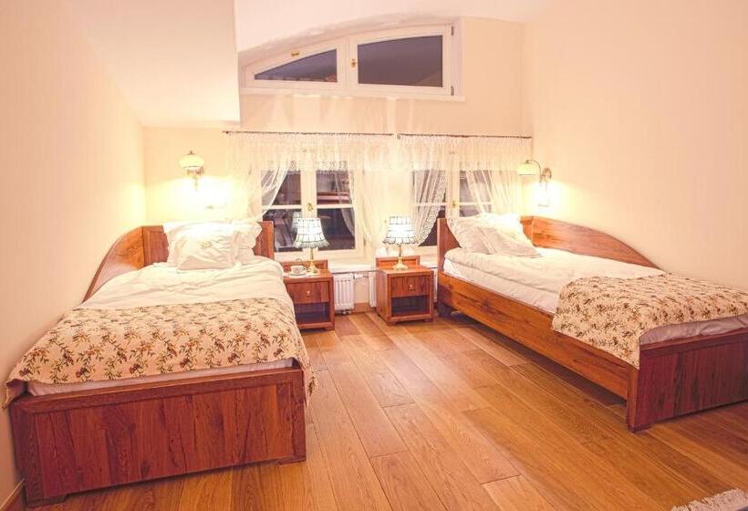 Номер Стандарт Трехместный, Aparthotel Grodzka 21