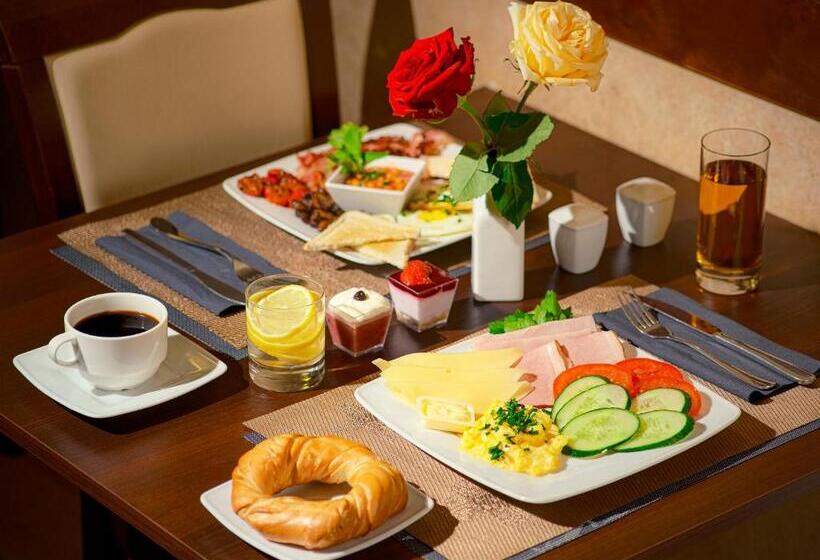 Номер Стандарт Трехместный, Aparthotel Grodzka 21