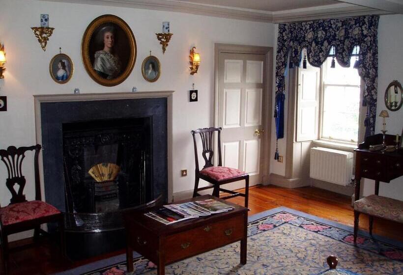 标准间, Collon House