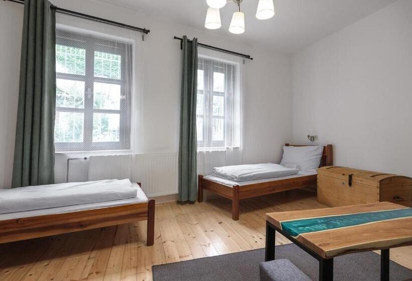 Четырехместный Номер Стандарт, Castle Wall Inn