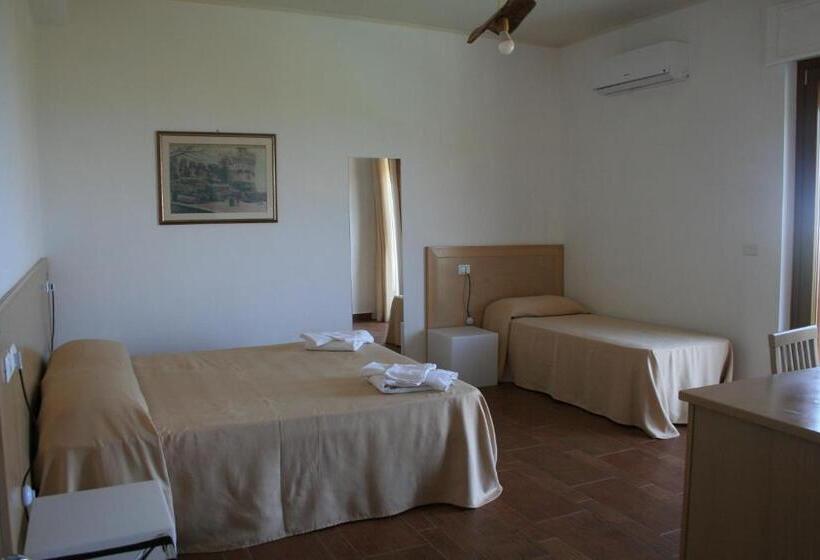 اتاق استاندارد سه نفره, Il Podere Dell Angelo Old Country House