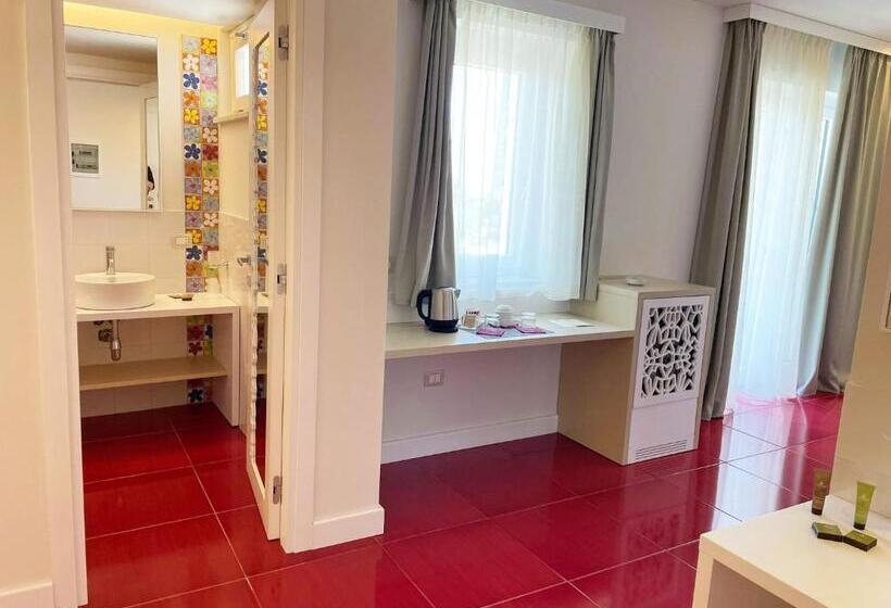 Люкс с Балконом, Suite Hotel L Oasi Di Riaci