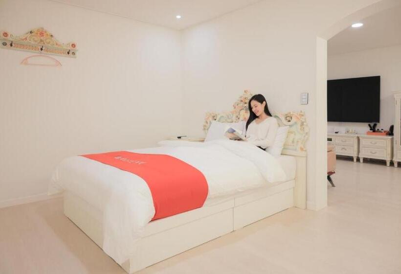 Family Suite, Elysian