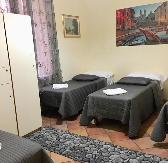 تختخواب در اتاق مشترک, Zidan Guest House