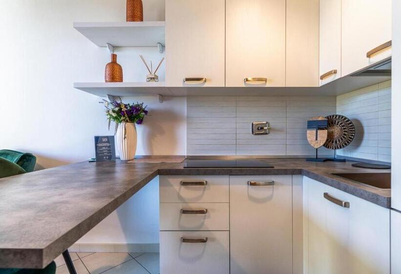 Апартаменты 1 Спальня Боковой Вид на Море, Baba Residences