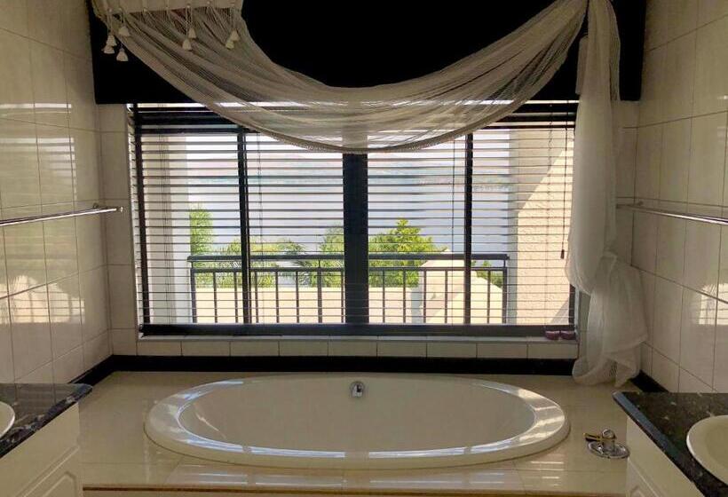 Quarto Familiar, Kosmos Lodge