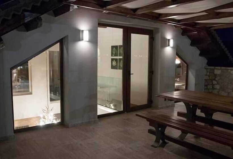 Люкс 3 Спальни, Vintage Suites Trikala